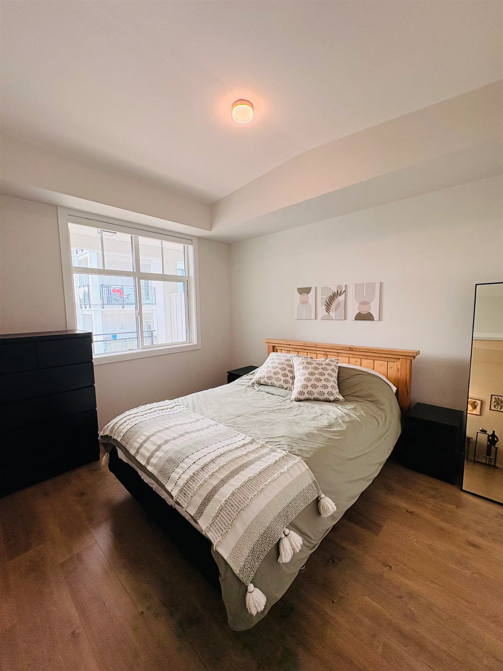 Photo 4 of 12 at #5th floor – 3319 148 Street