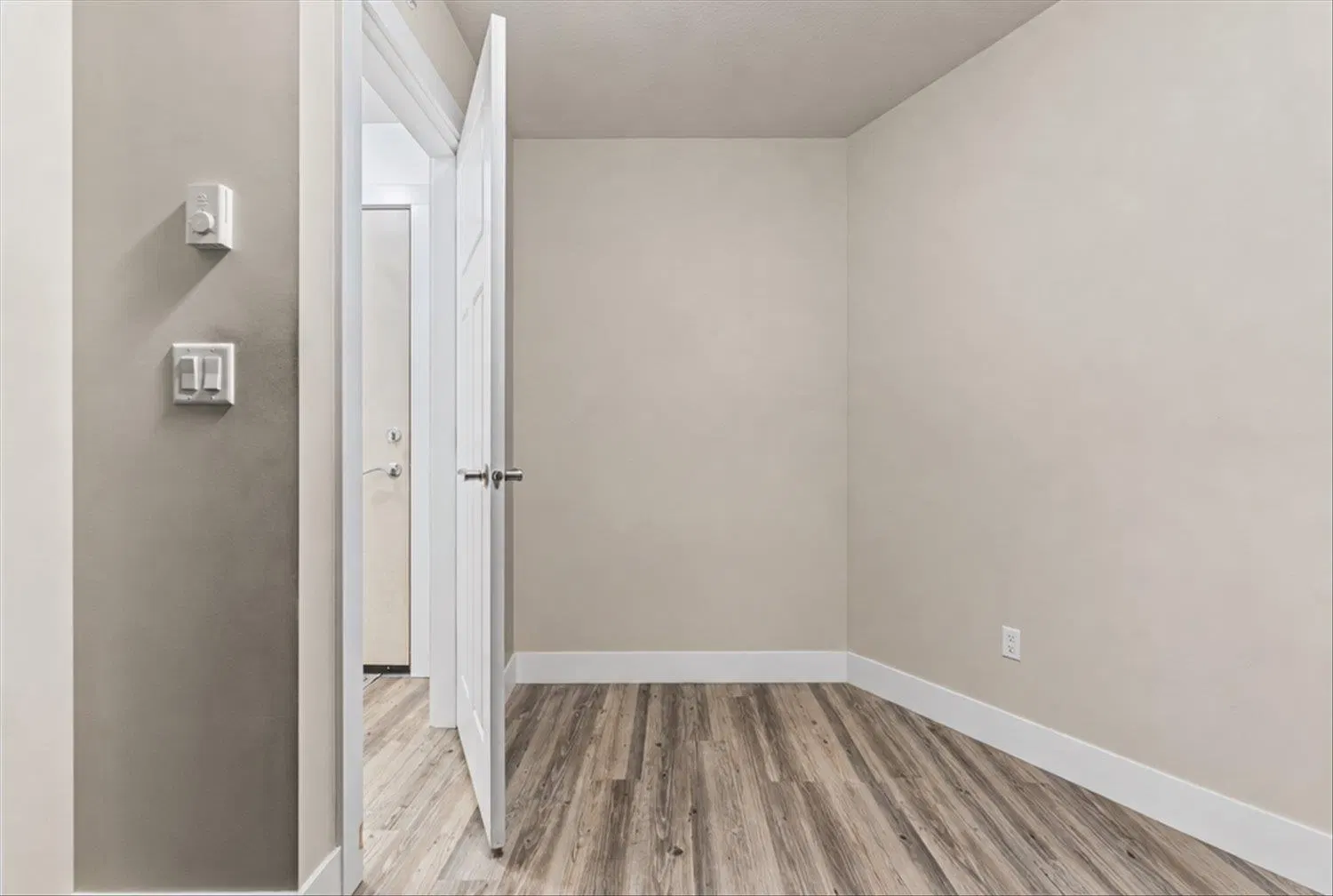 Photo 5 of 26 at #424 – 2565 Campbell Avenue