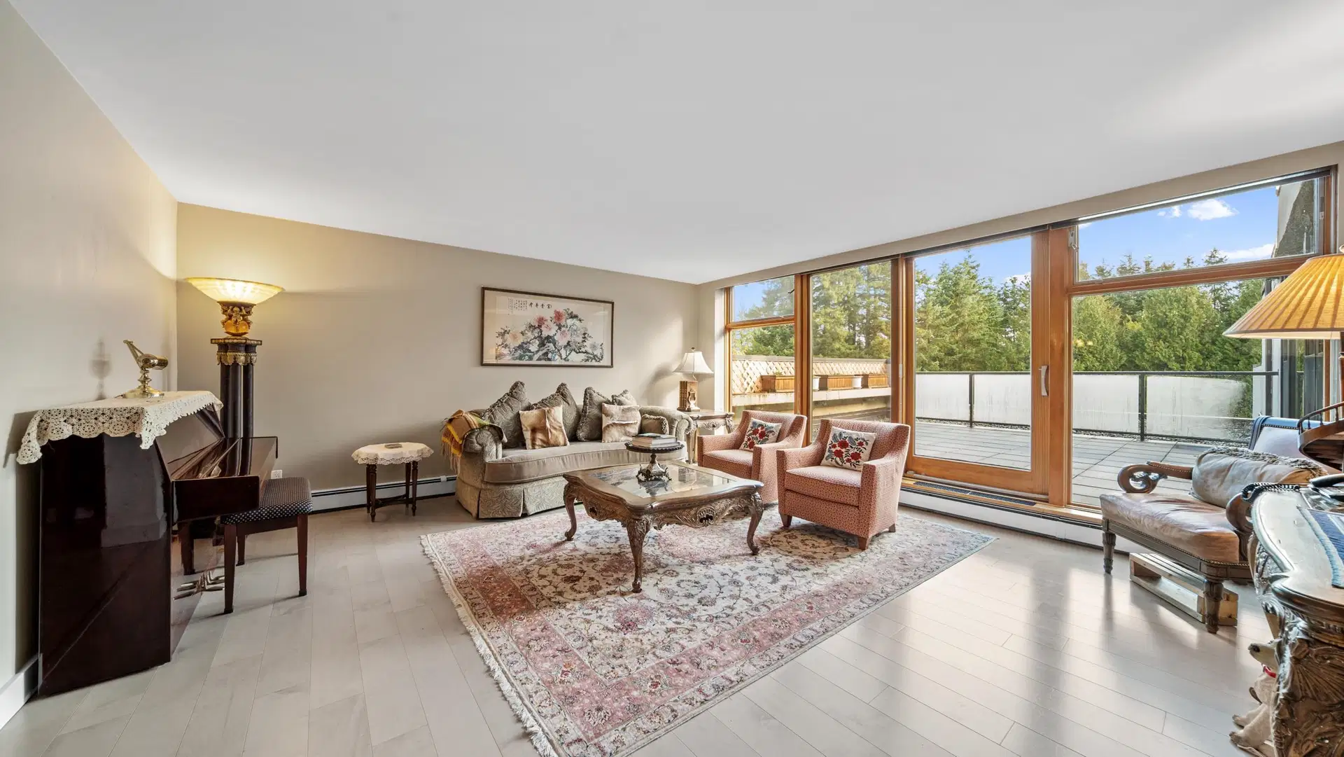 #404 – 4900 Cartier Street
