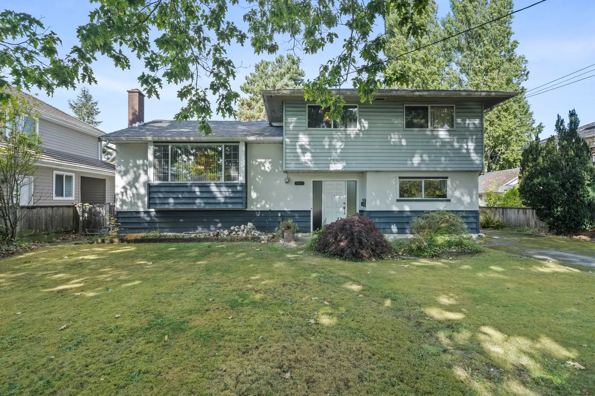 Photo 2 of 27 at 3471 Trumond Avenue