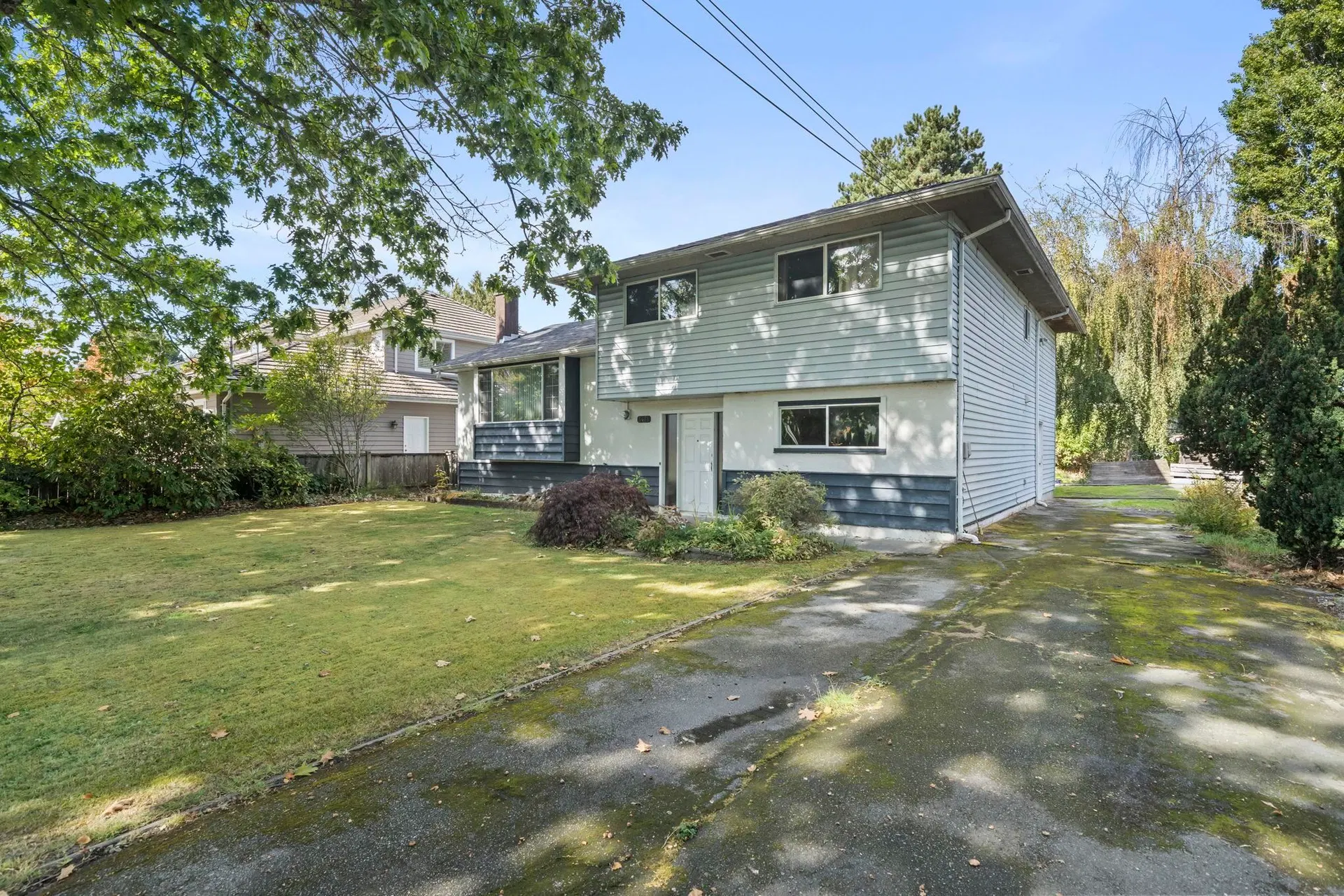 Photo 3 of 27 at 3471 Trumond Avenue