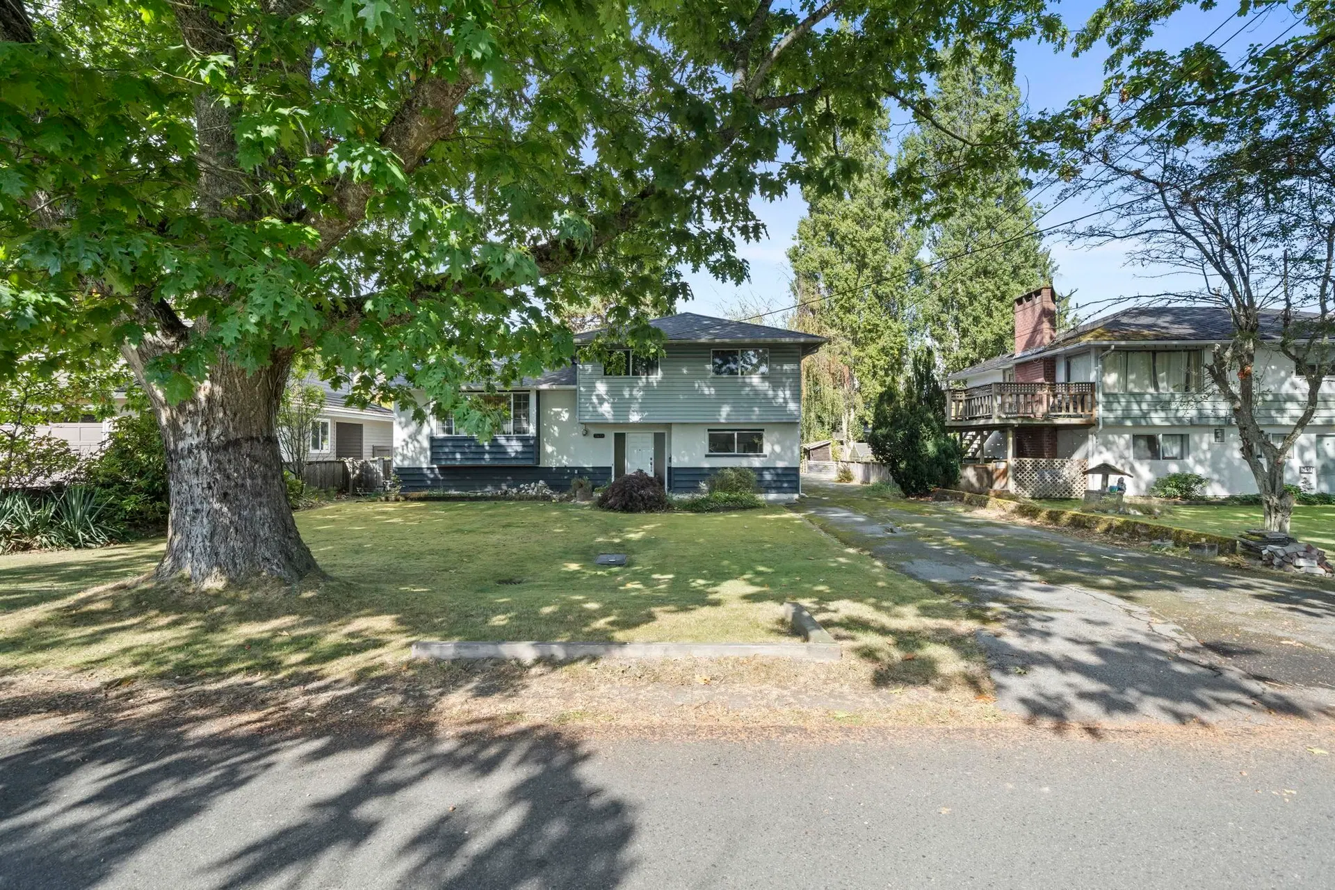 Photo 5 of 27 at 3471 Trumond Avenue