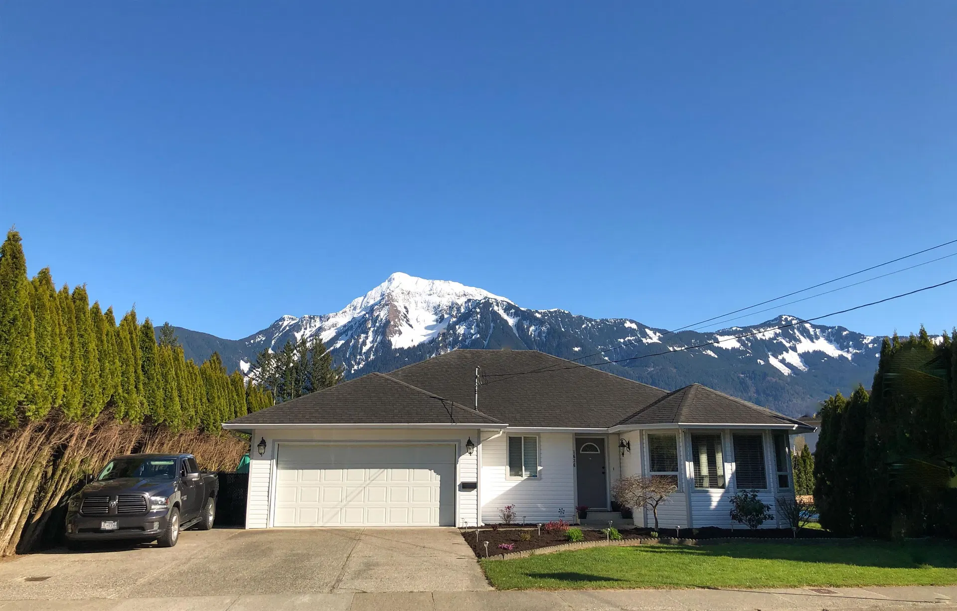 Photo 2 of 38 at 1636 Agassiz-Rosedale No 9 Highway