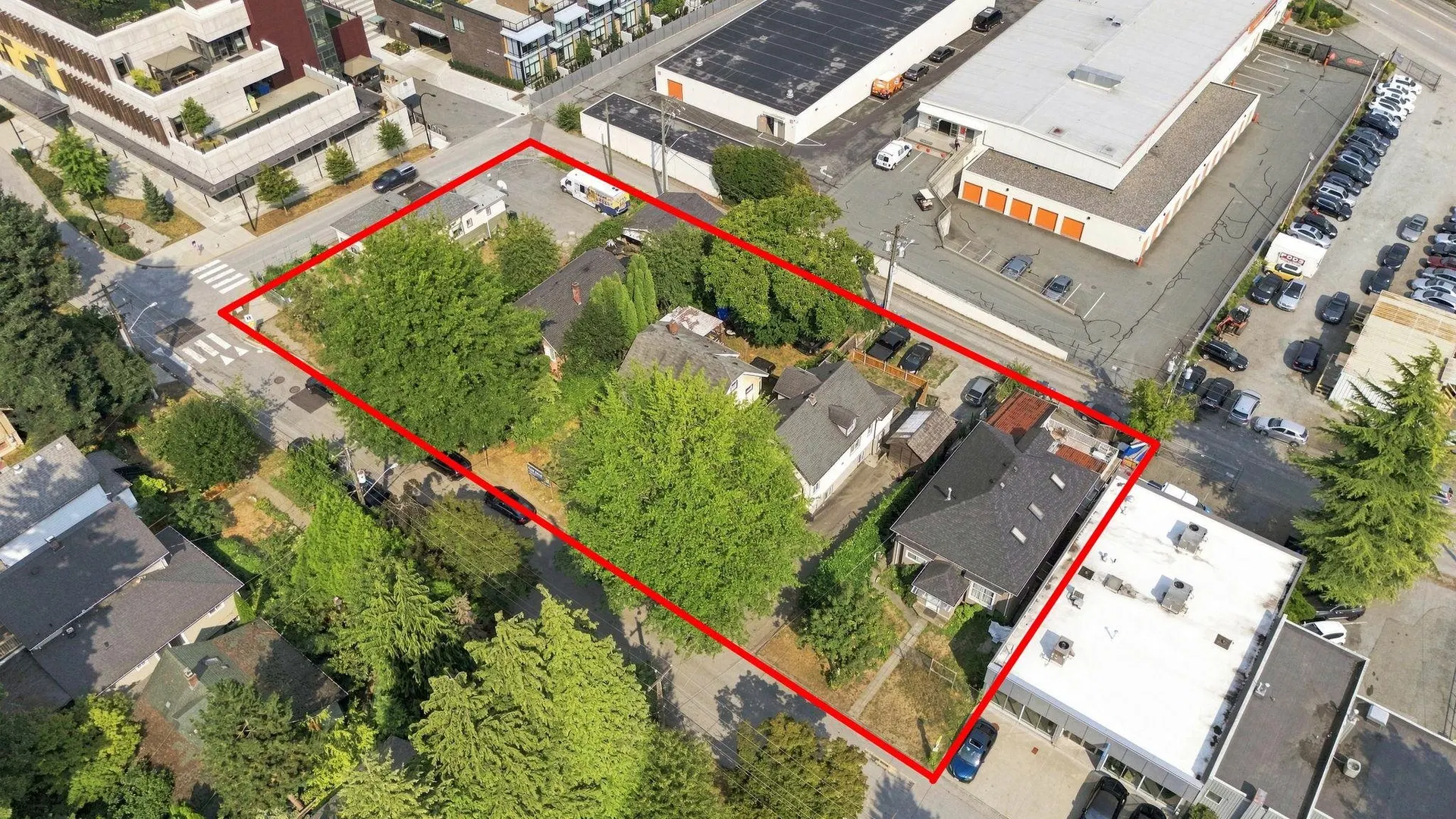 Photo 4 of 13 at 452 Rousseau Street