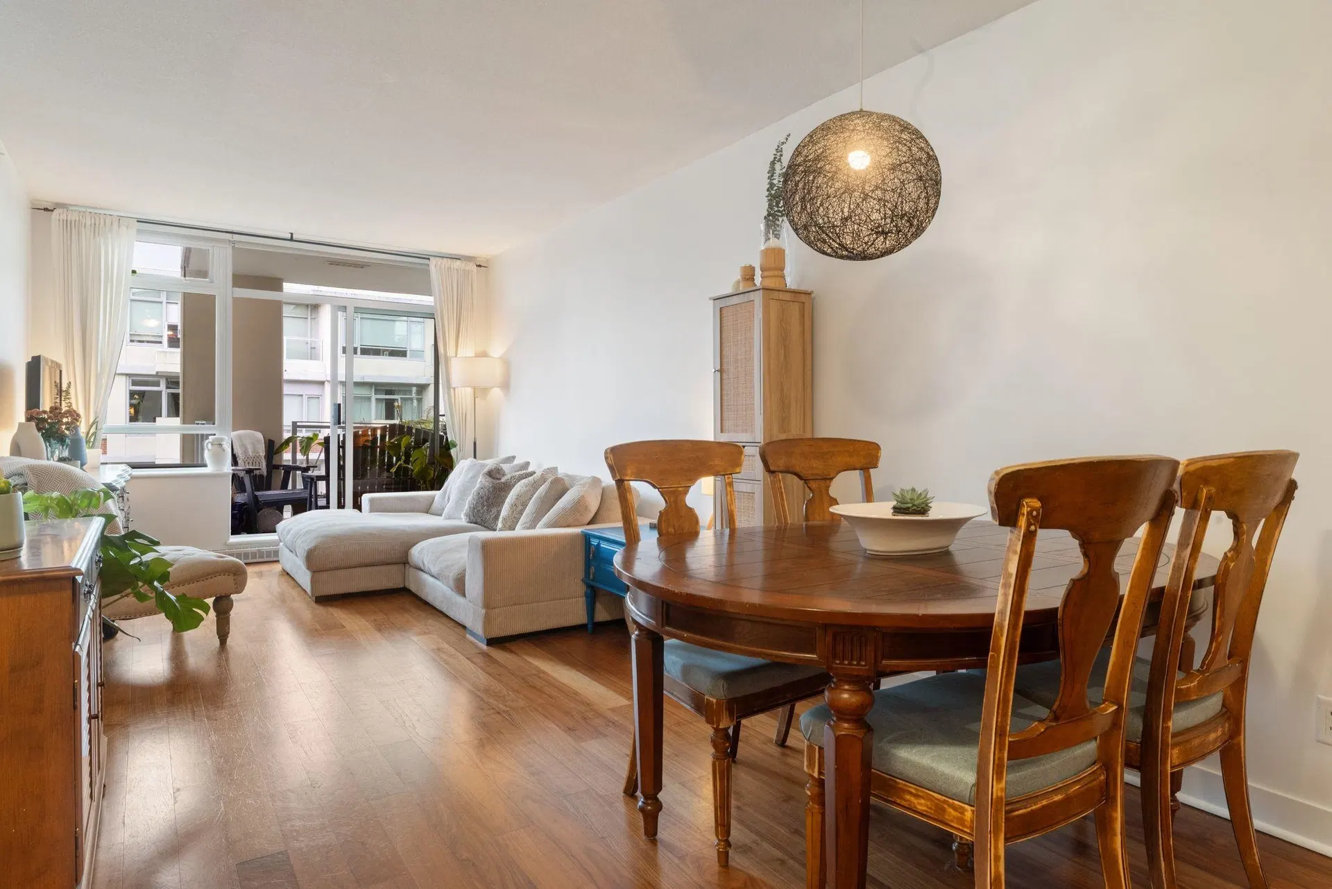 #608 – 2228 Broadway