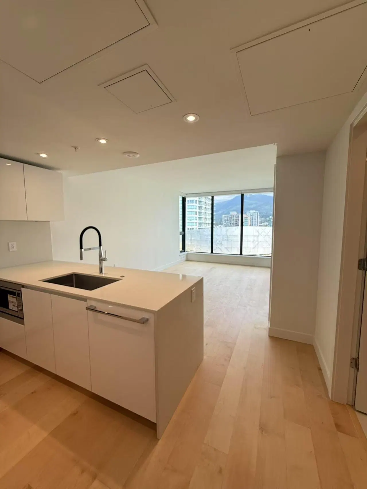Photo 1 of 33 at #907 – 135 E 13th Street