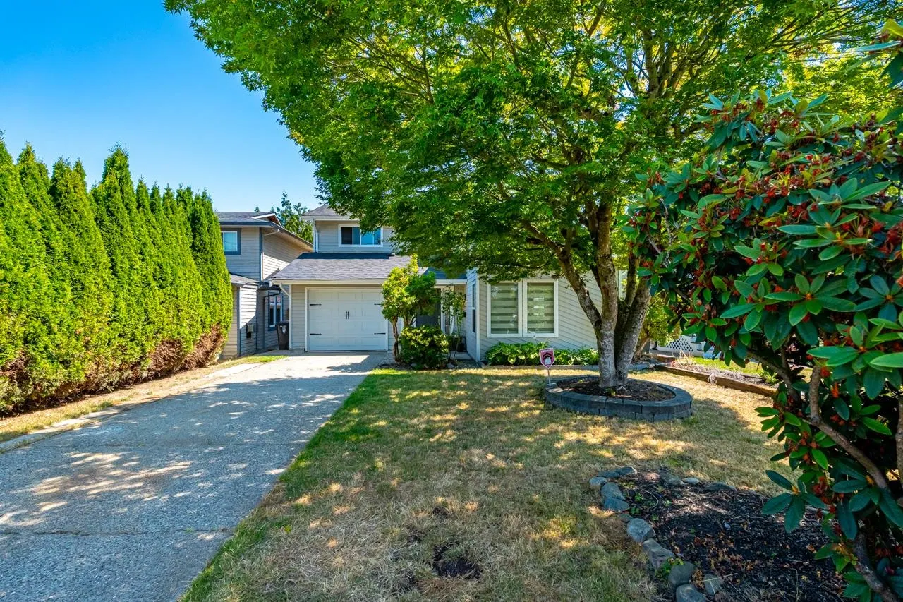 Photo 3 of 20 at 6678 197 Street