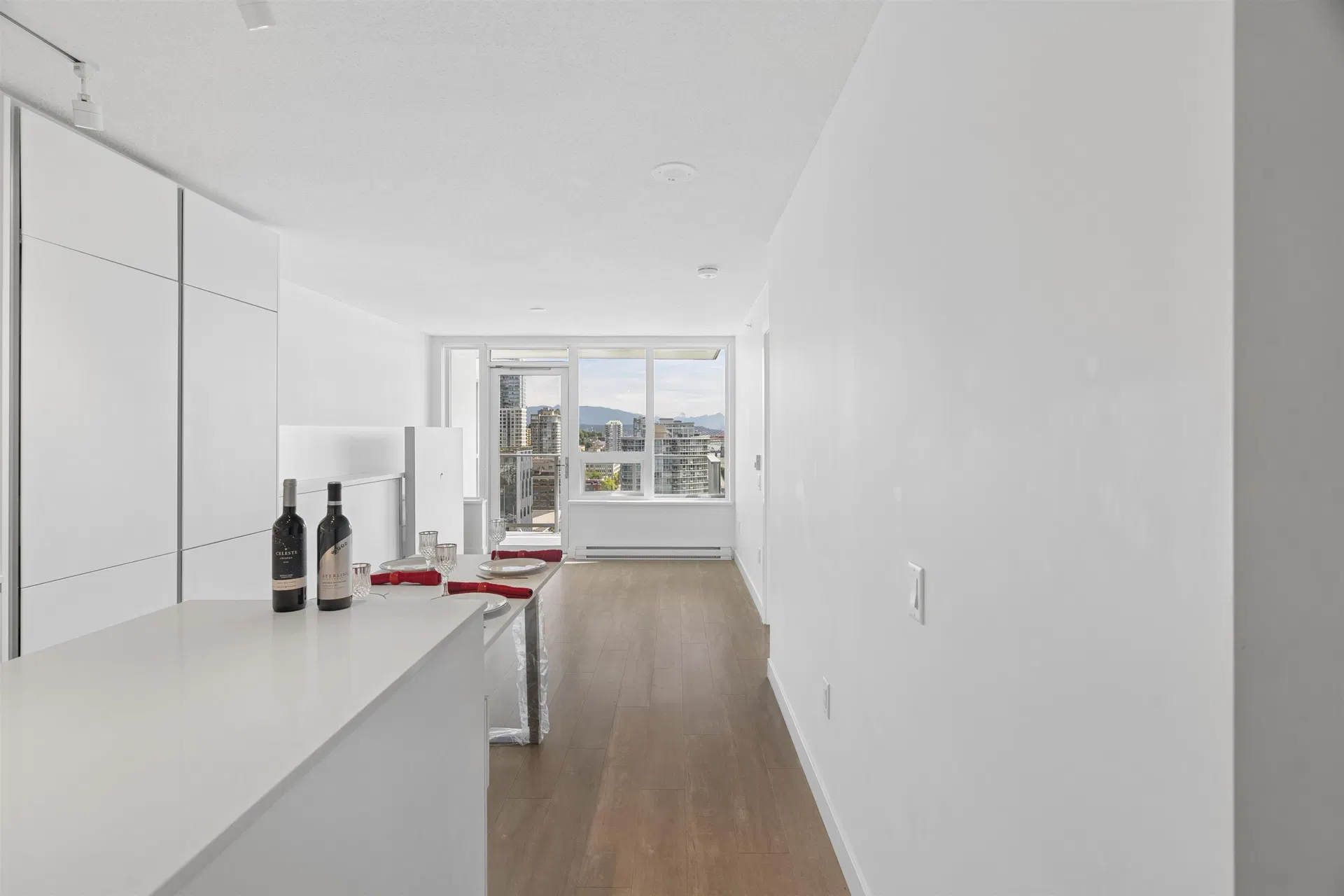 Photo 3 of 26 at #1901 – 908 Quayside Drive