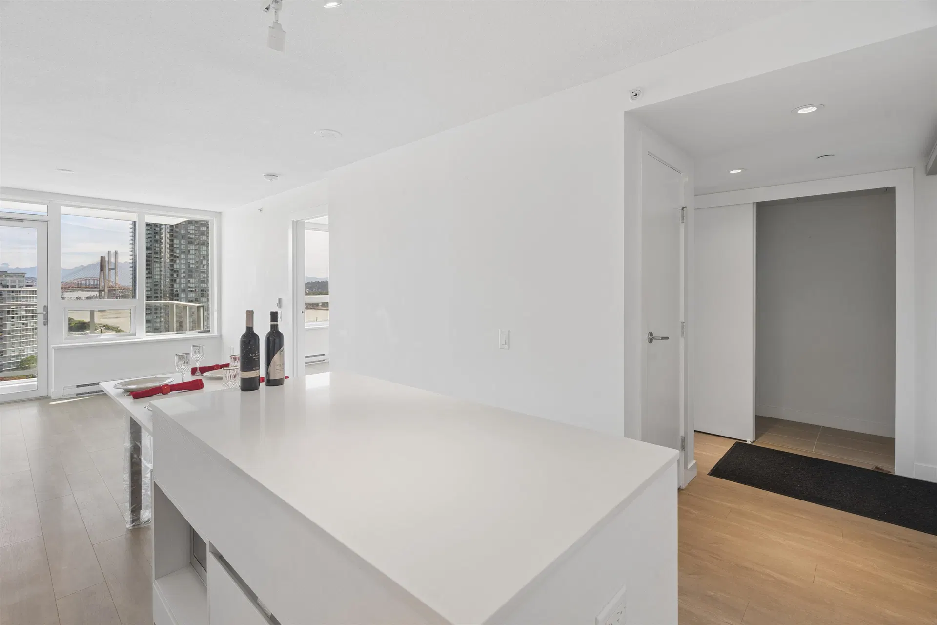 Photo 4 of 26 at #1901 – 908 Quayside Drive