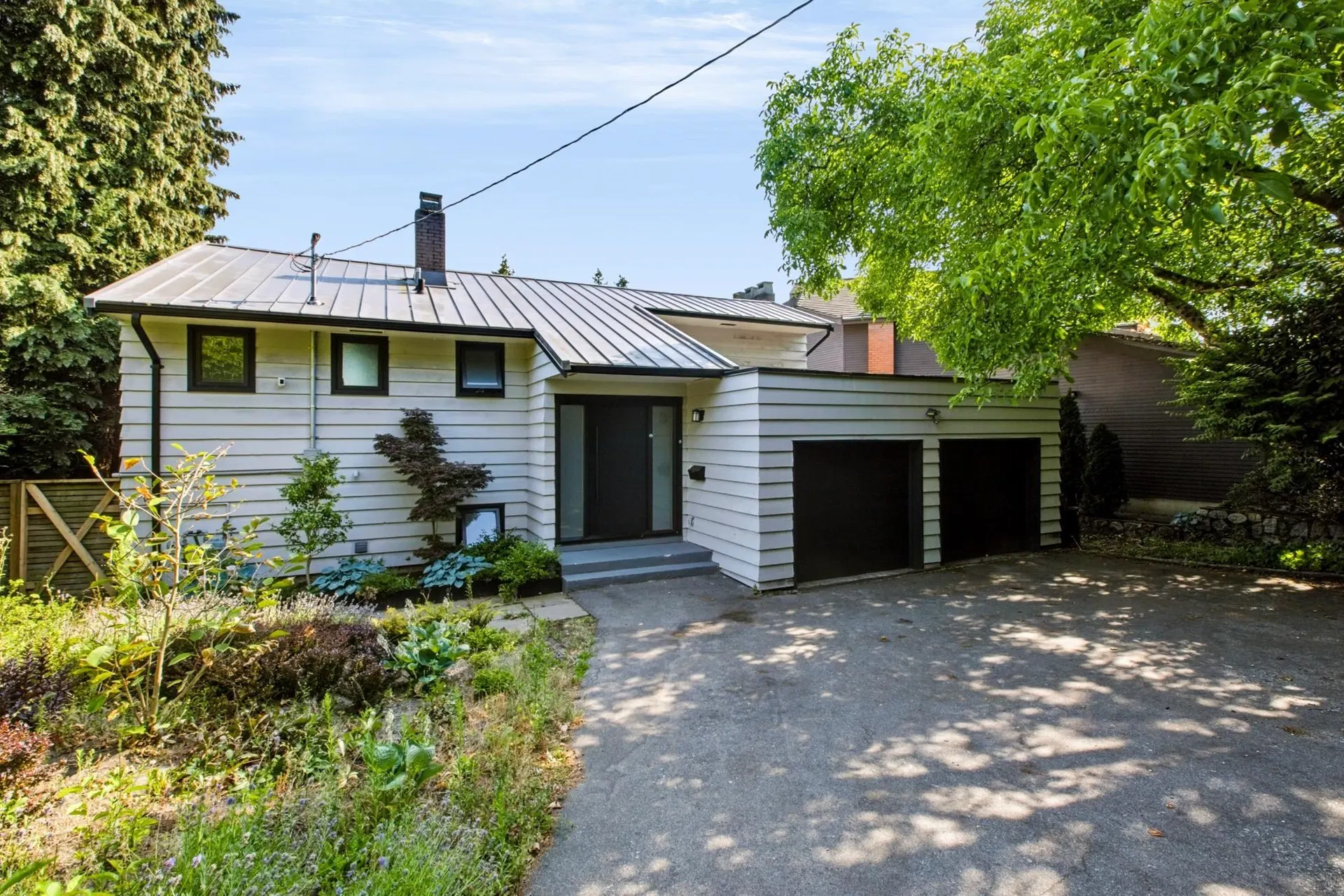 Photo 2 of 40 at 2234 Palmerston Avenue