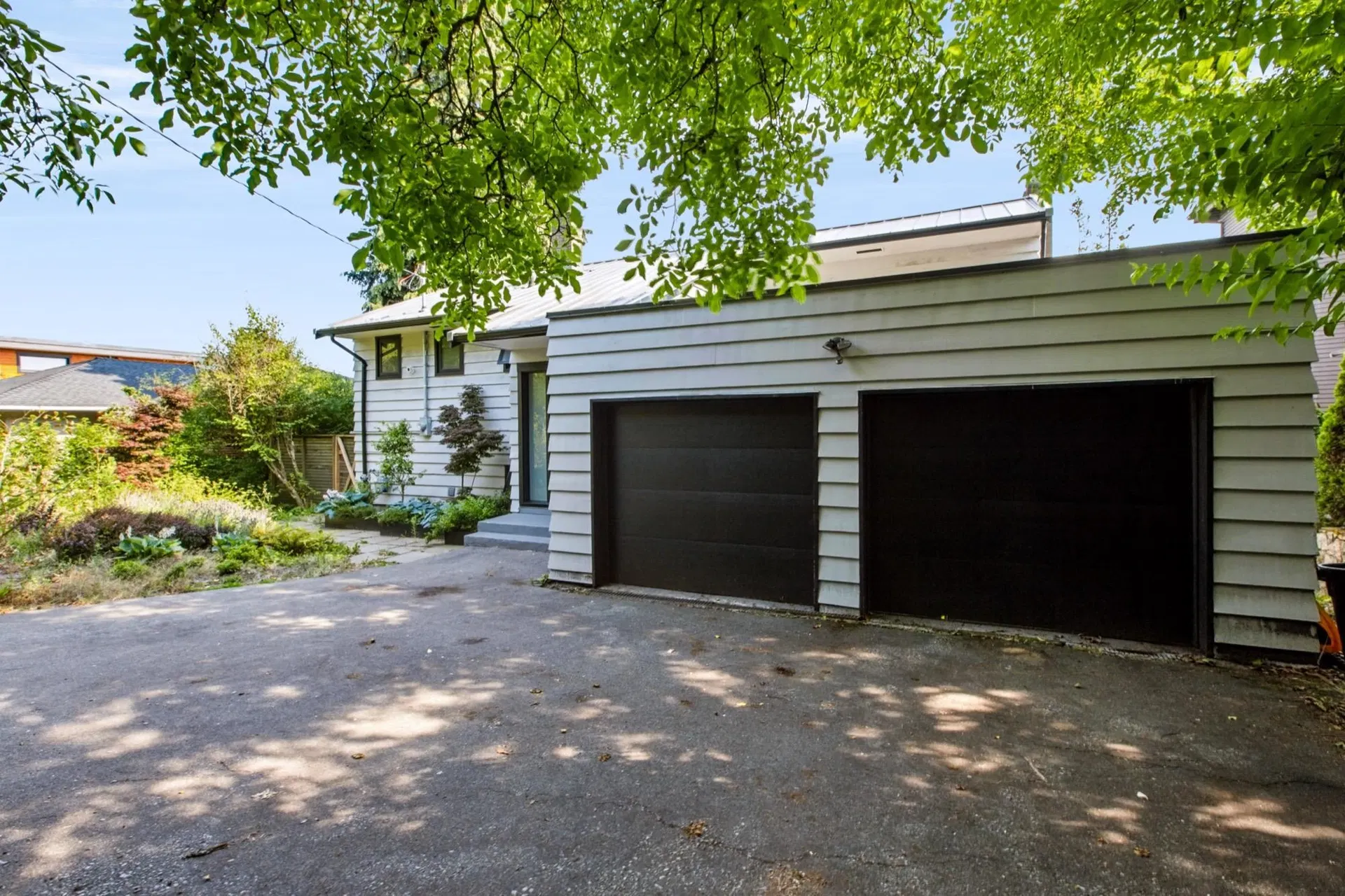 Photo 4 of 40 at 2234 Palmerston Avenue