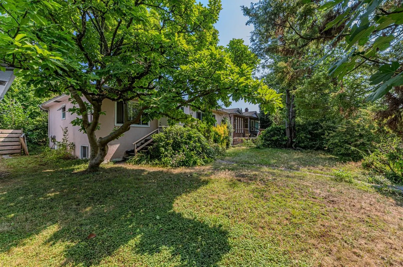Photo 2 of 23 at 3026 Garden Drive