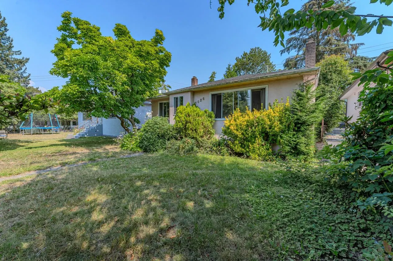 Photo 3 of 23 at 3026 Garden Drive
