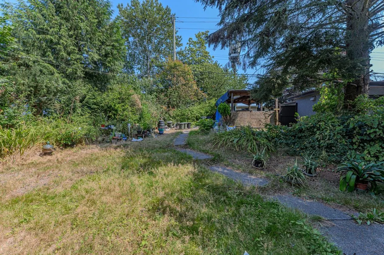 Photo 4 of 23 at 3026 Garden Drive