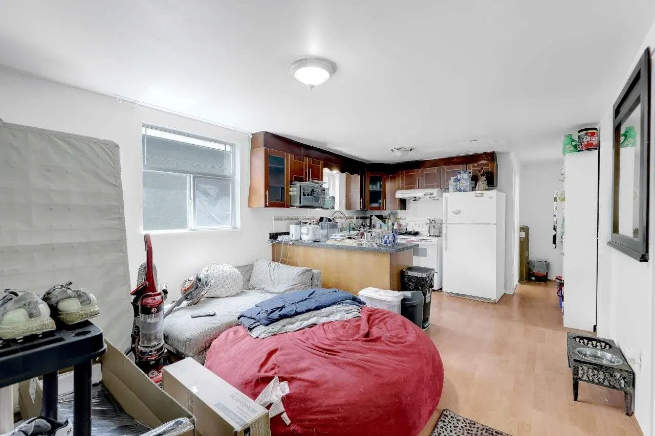 Photo 2 of 40 at 4265 Slocan Street
