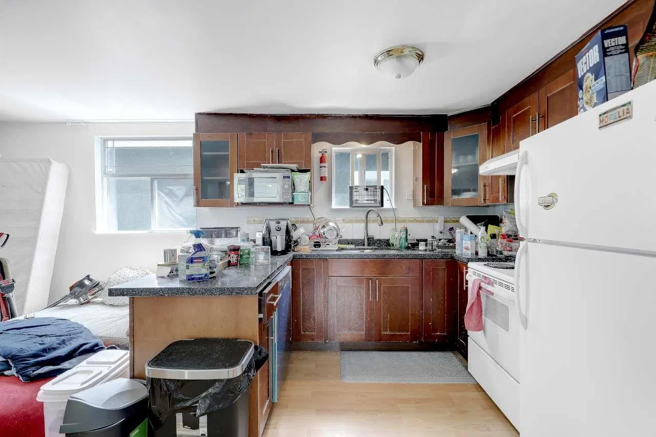 Photo 4 of 40 at 4265 Slocan Street