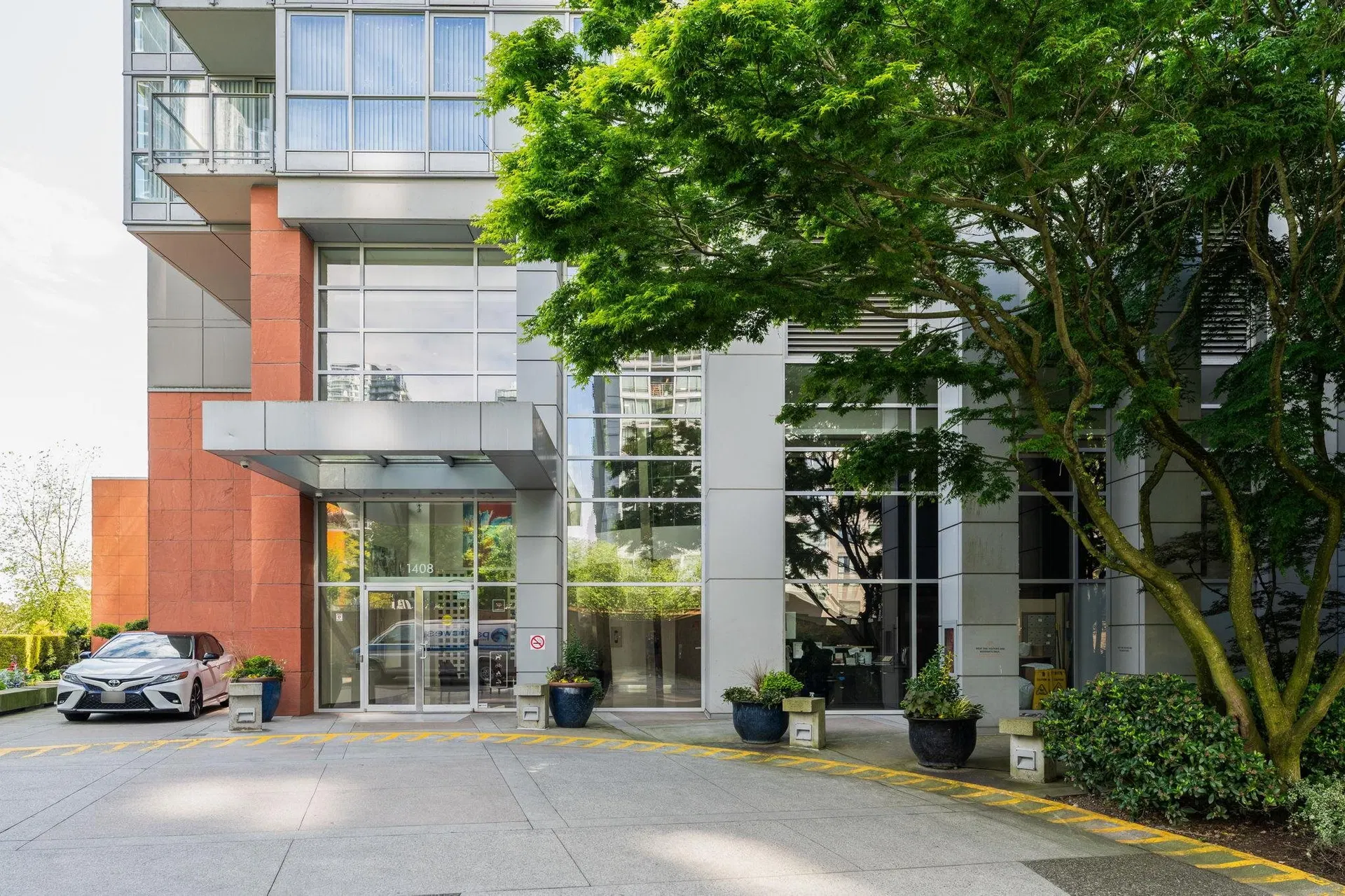 Photo 2 of 40 at #908 – 1408 Strathmore Mews
