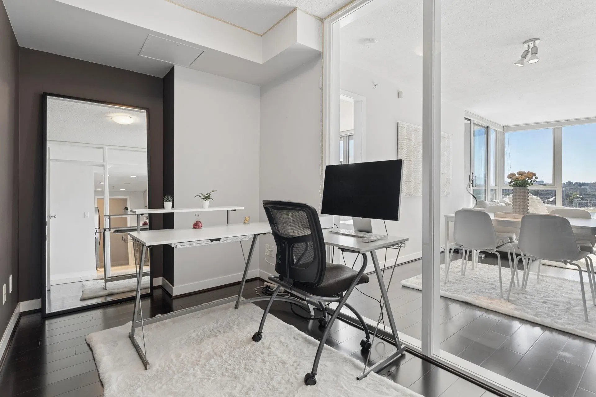 Photo 4 of 40 at #908 – 1408 Strathmore Mews