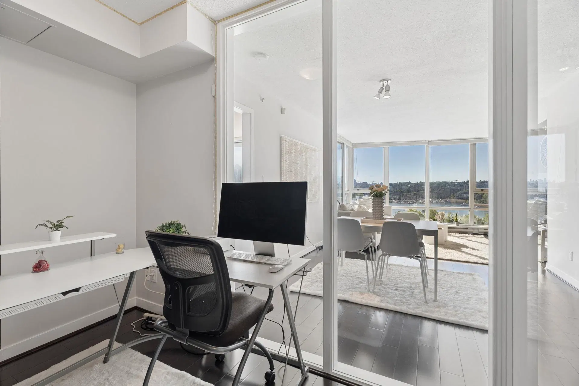Photo 5 of 40 at #908 – 1408 Strathmore Mews