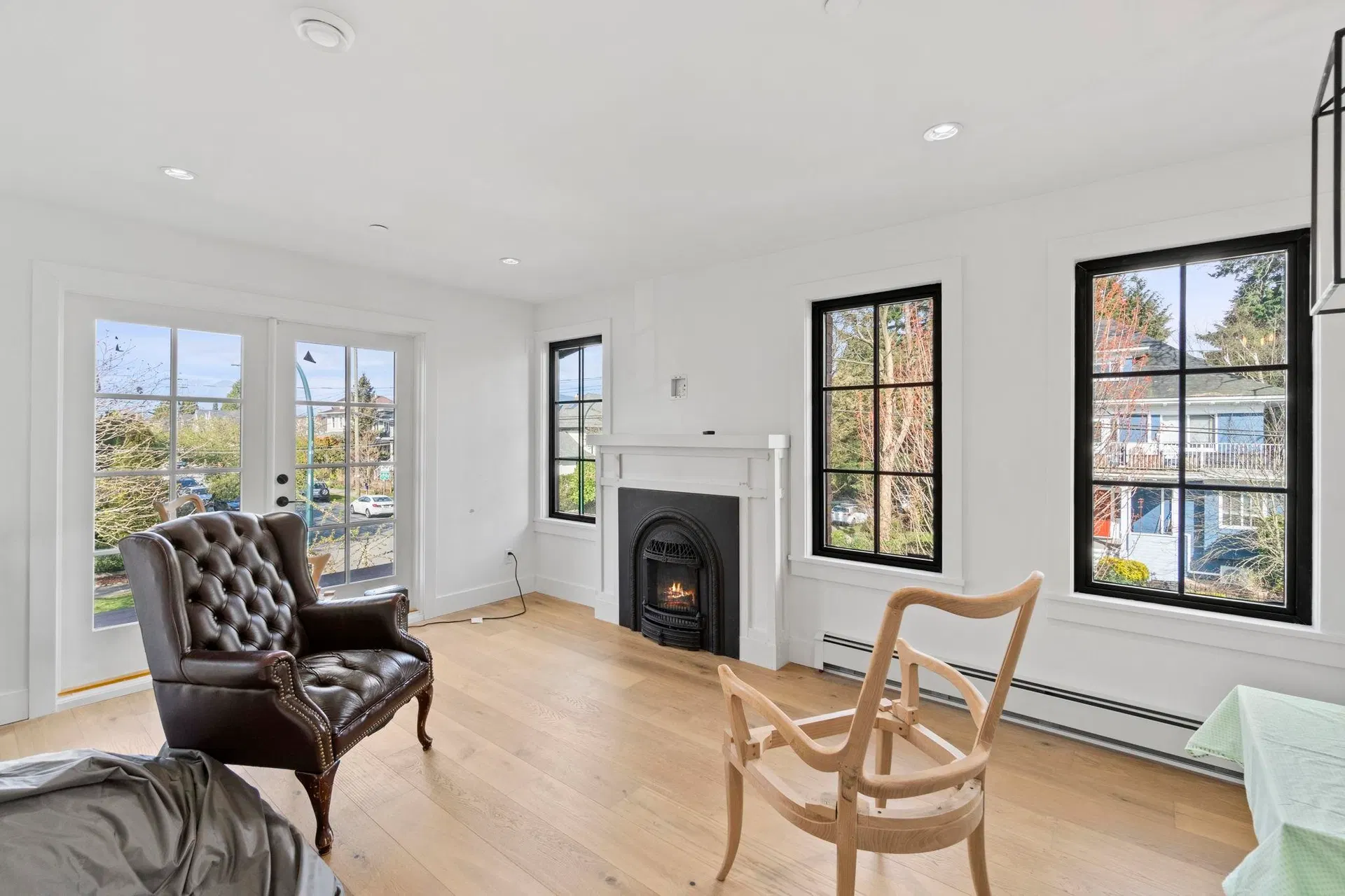 Photo 4 of 35 at 2072 Kitchener Street