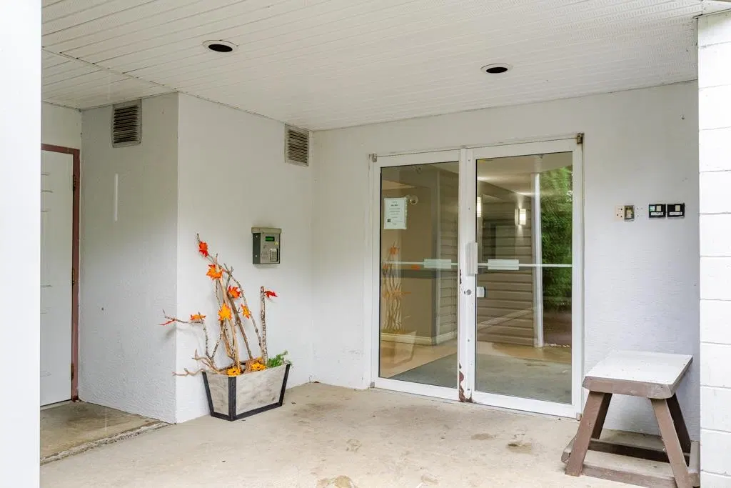 Photo 5 of 6 at #310 – 45222 Watson Road