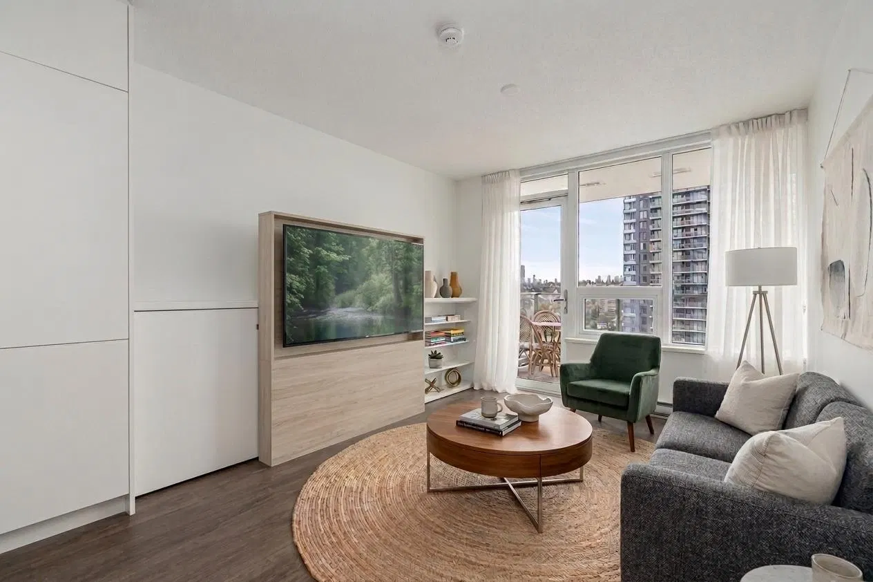 Photo 3 of 17 at #1803 – 988 Quayside Drive