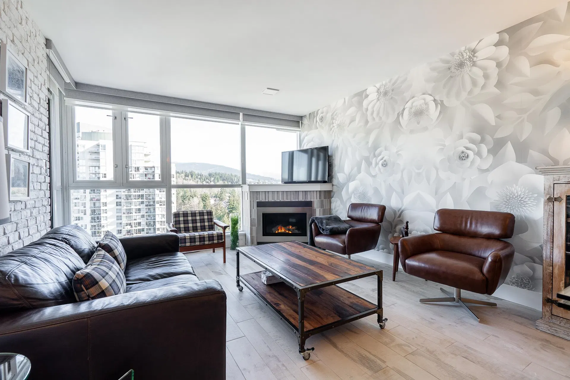 Photo 3 of 40 at #1806 – 235 Guildford Way