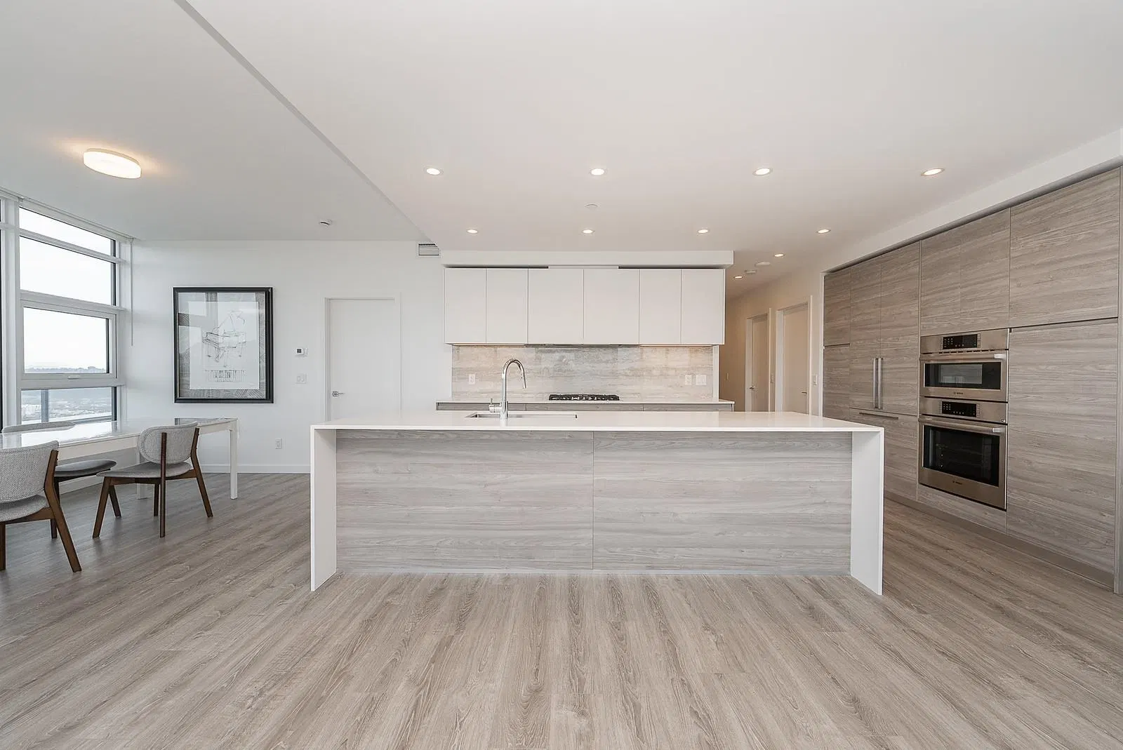 Photo 5 of 39 at #3602 – 660 Quayside Drive