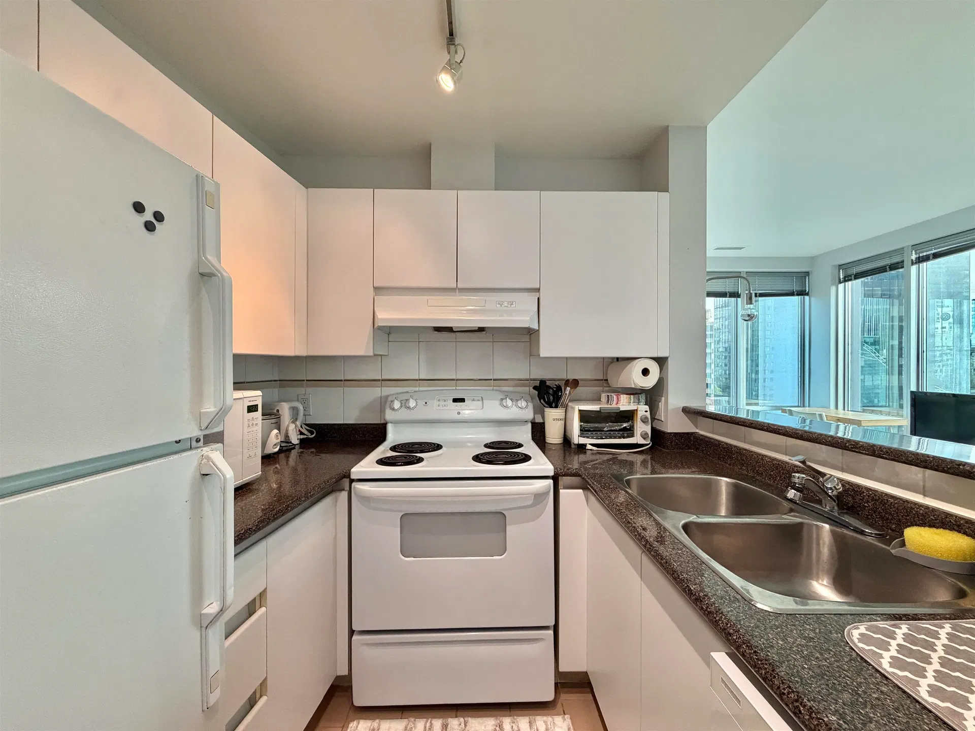 Photo 4 of 19 at #501 – 989 Nelson Street