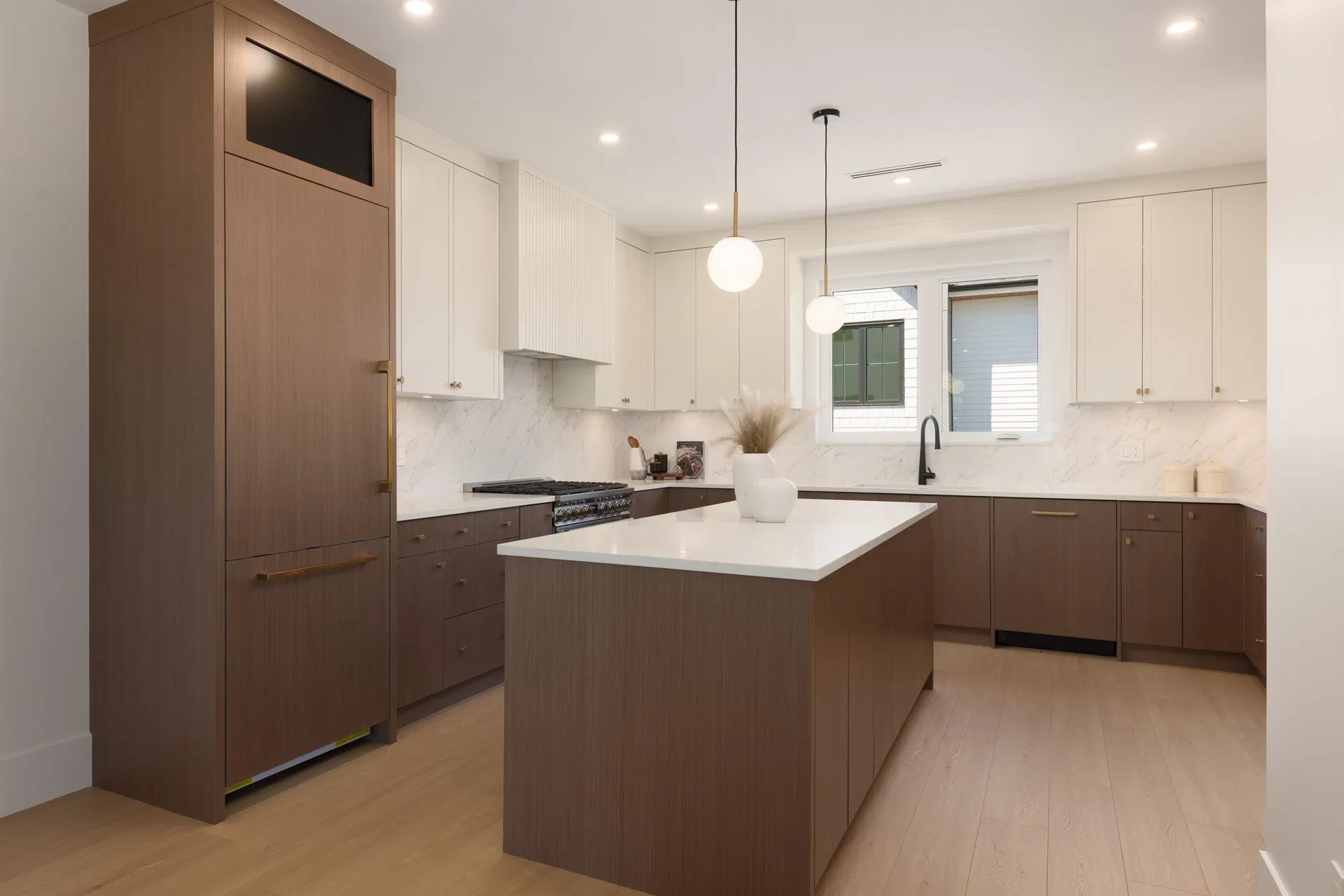 Photo 3 of 26 at #1 – 6525 Dufferin Avenue