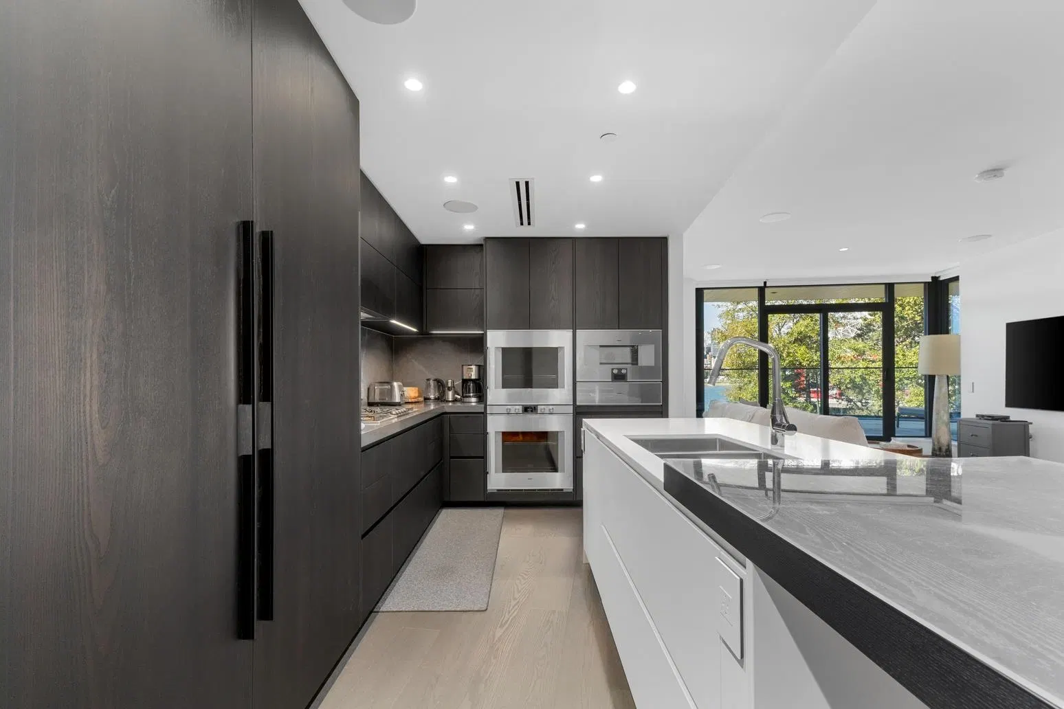 Photo 4 of 37 at #303 – 1601 Quebec Street