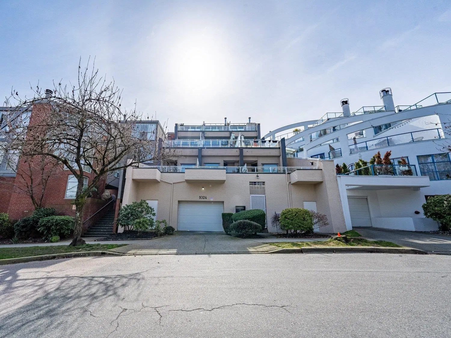 Photo 4 of 31 at #201 – 1024 W 7th Avenue