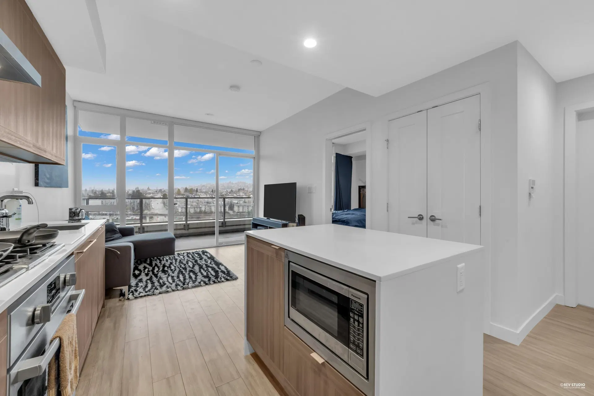Photo 5 of 34 at #1805 – 2351 Beta Avenue