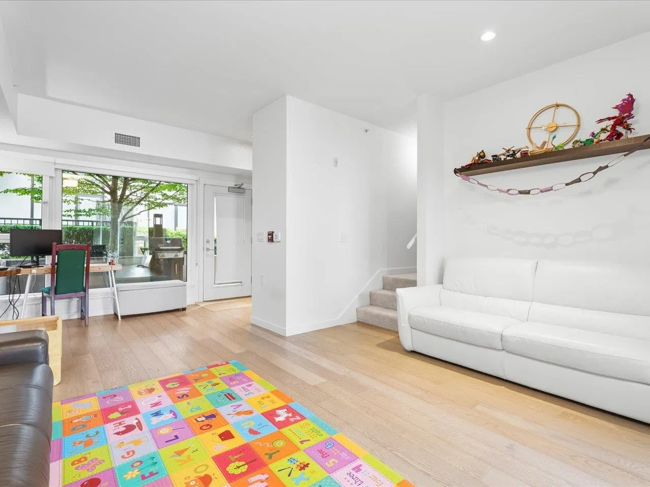 Photo 5 of 21 at 4183 Cambie Street