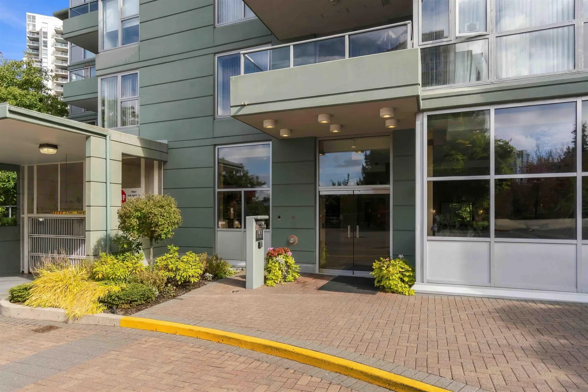 Photo 2 of 40 at #1006 – 295 Guildford Way