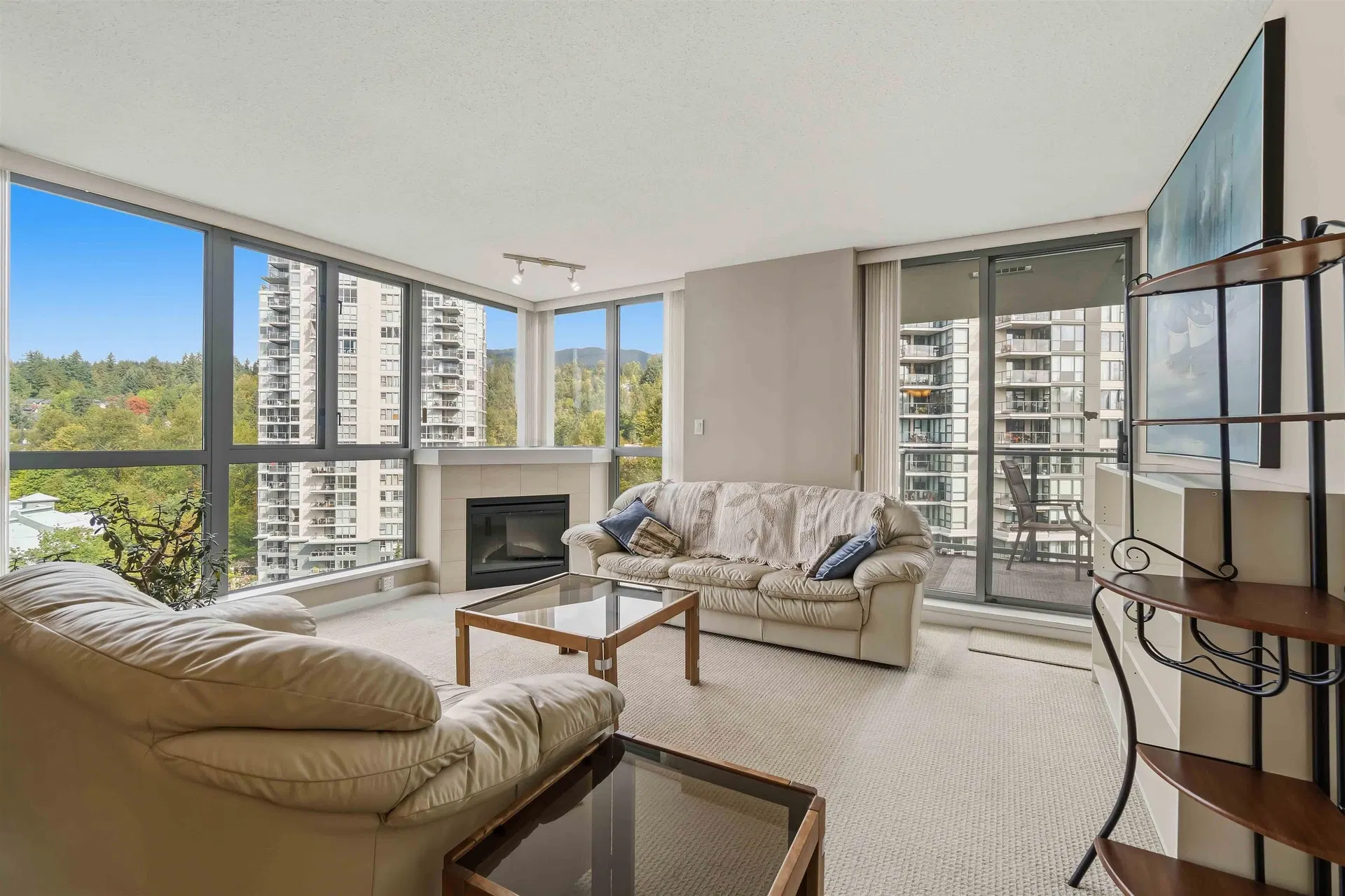 Photo 4 of 40 at #1006 – 295 Guildford Way