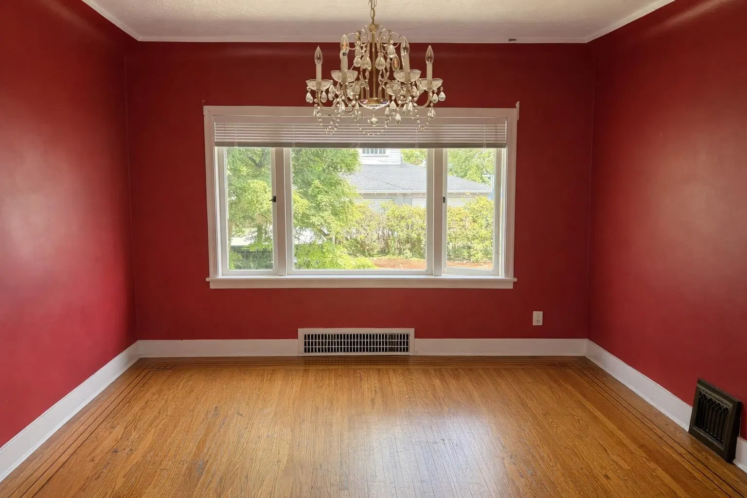 Photo 4 of 8 at 4279 W 16th Avenue