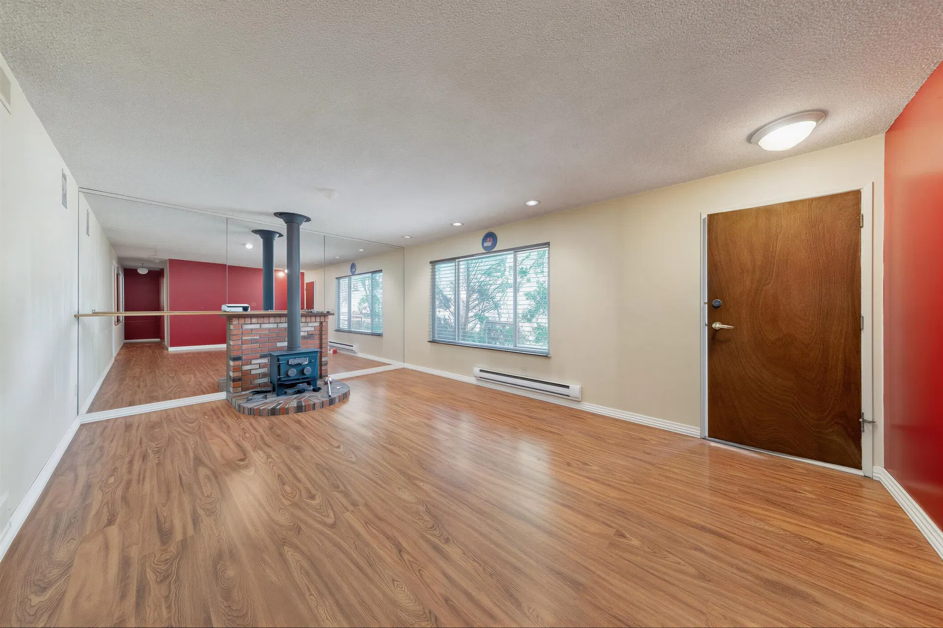 Photo 3 of 33 at 5697 180 Street