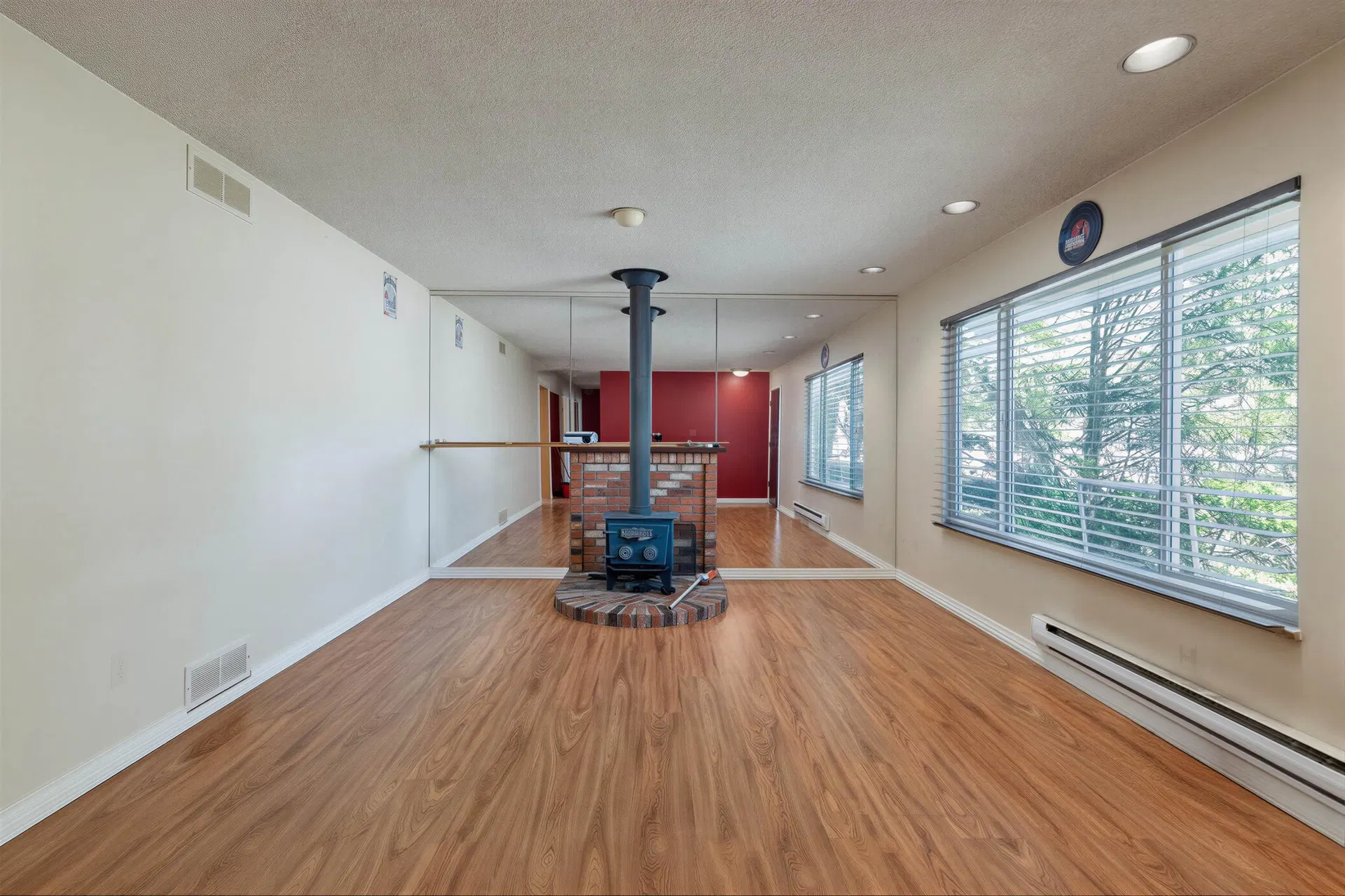 Photo 4 of 33 at 5697 180 Street