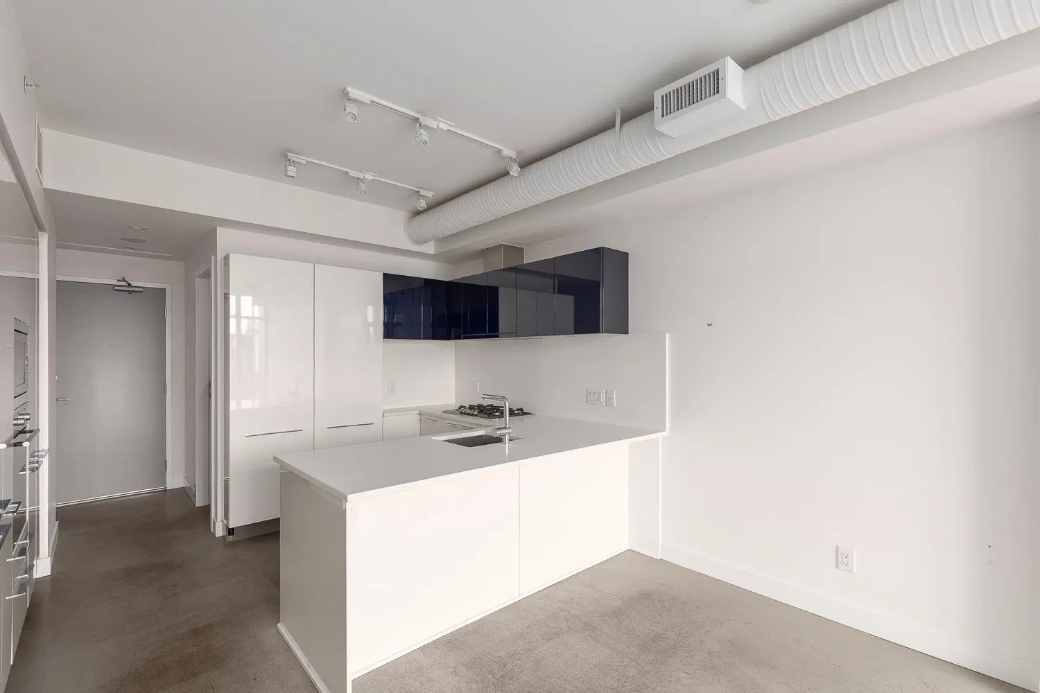 Photo 4 of 28 at #1505 – 108 E 1st Avenue