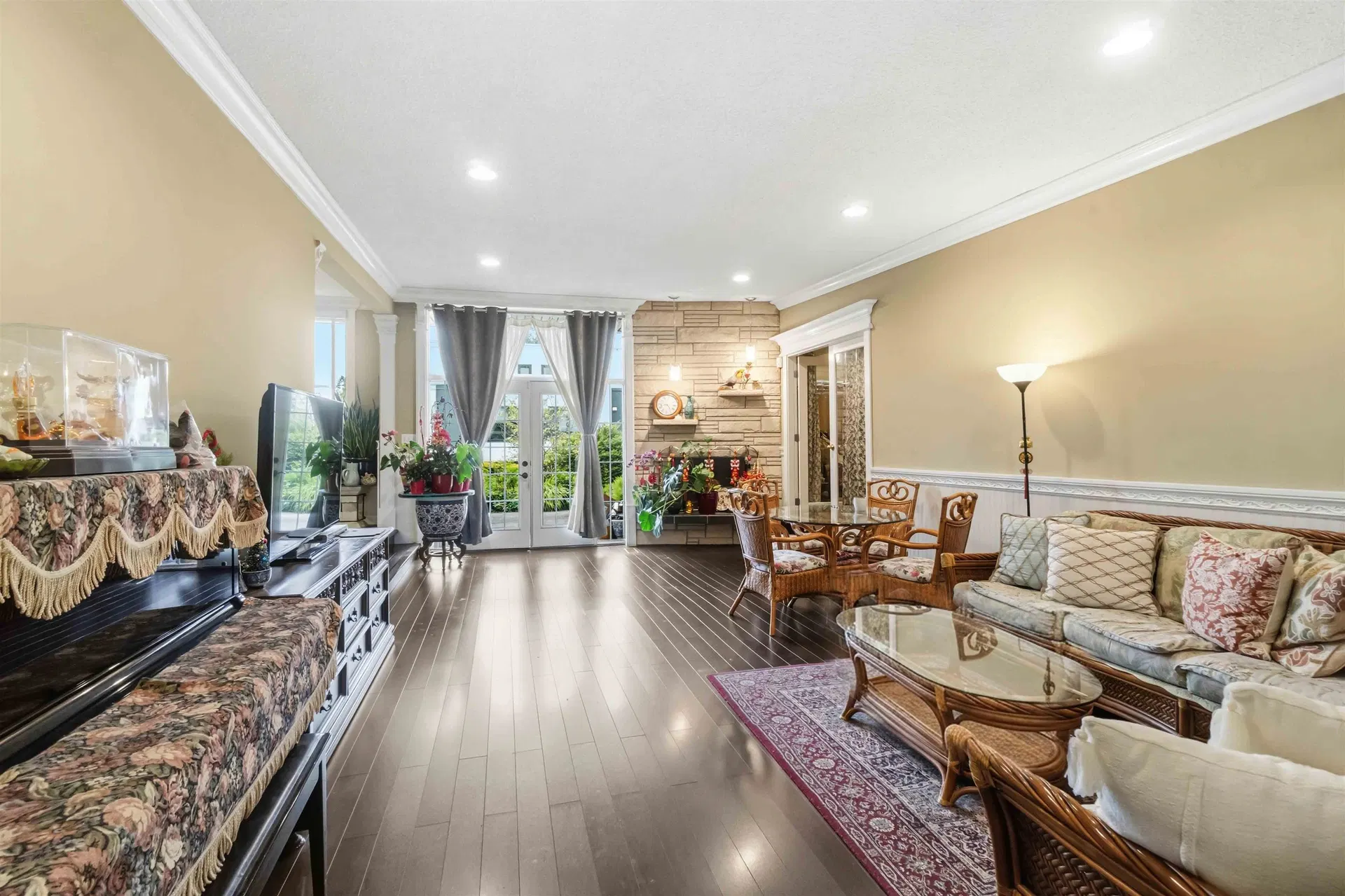 Photo 1 of 27 at 6389 Fremlin Street