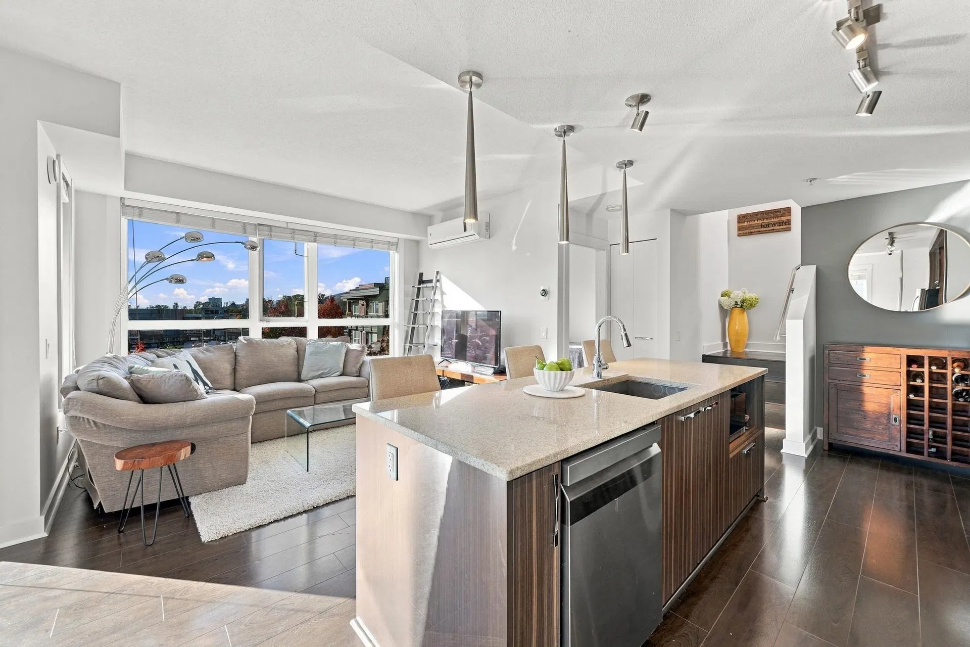 Photo 2 of 40 at #409 – 733 W 14th Street