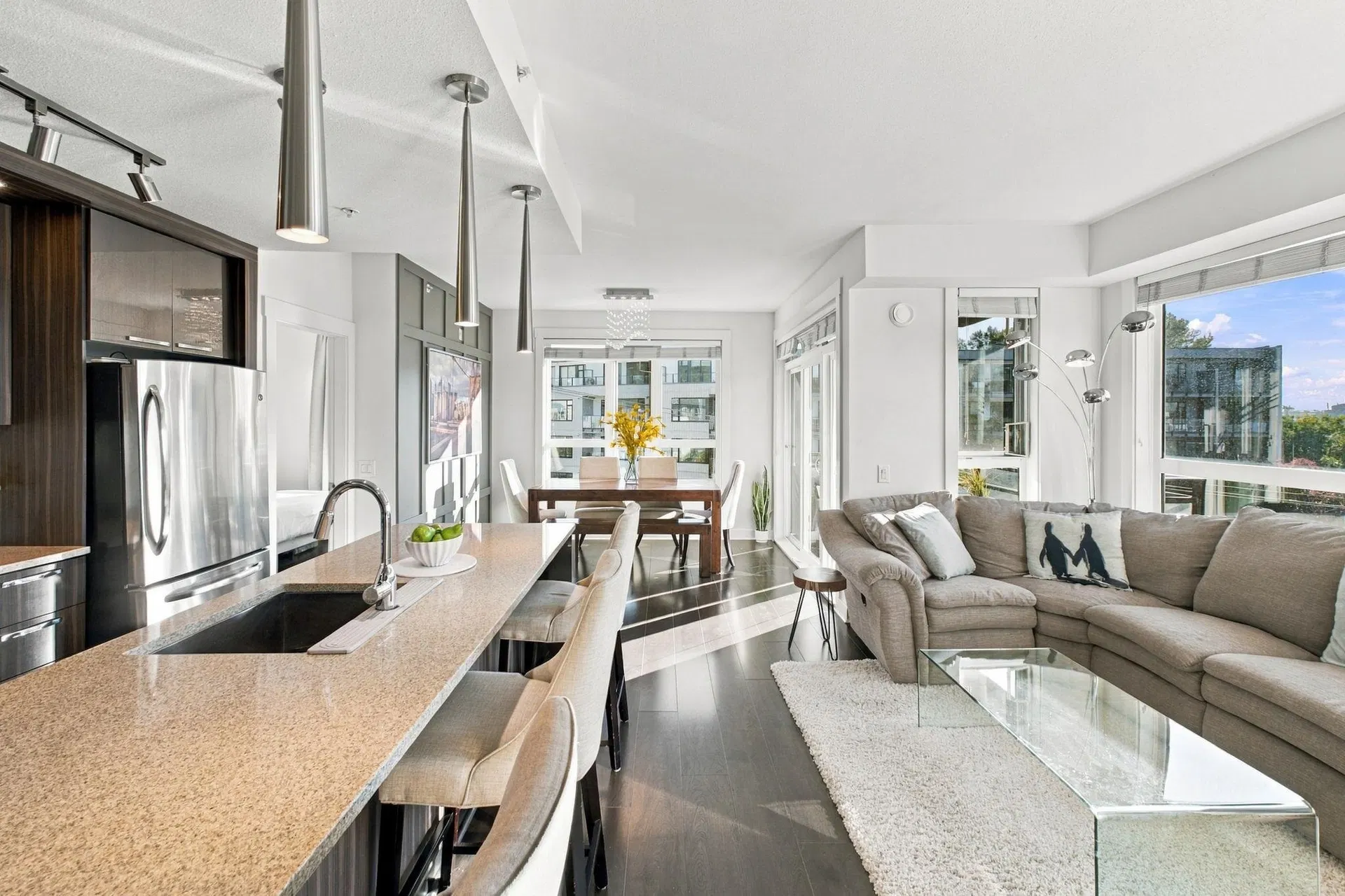 Photo 3 of 40 at #409 – 733 W 14th Street