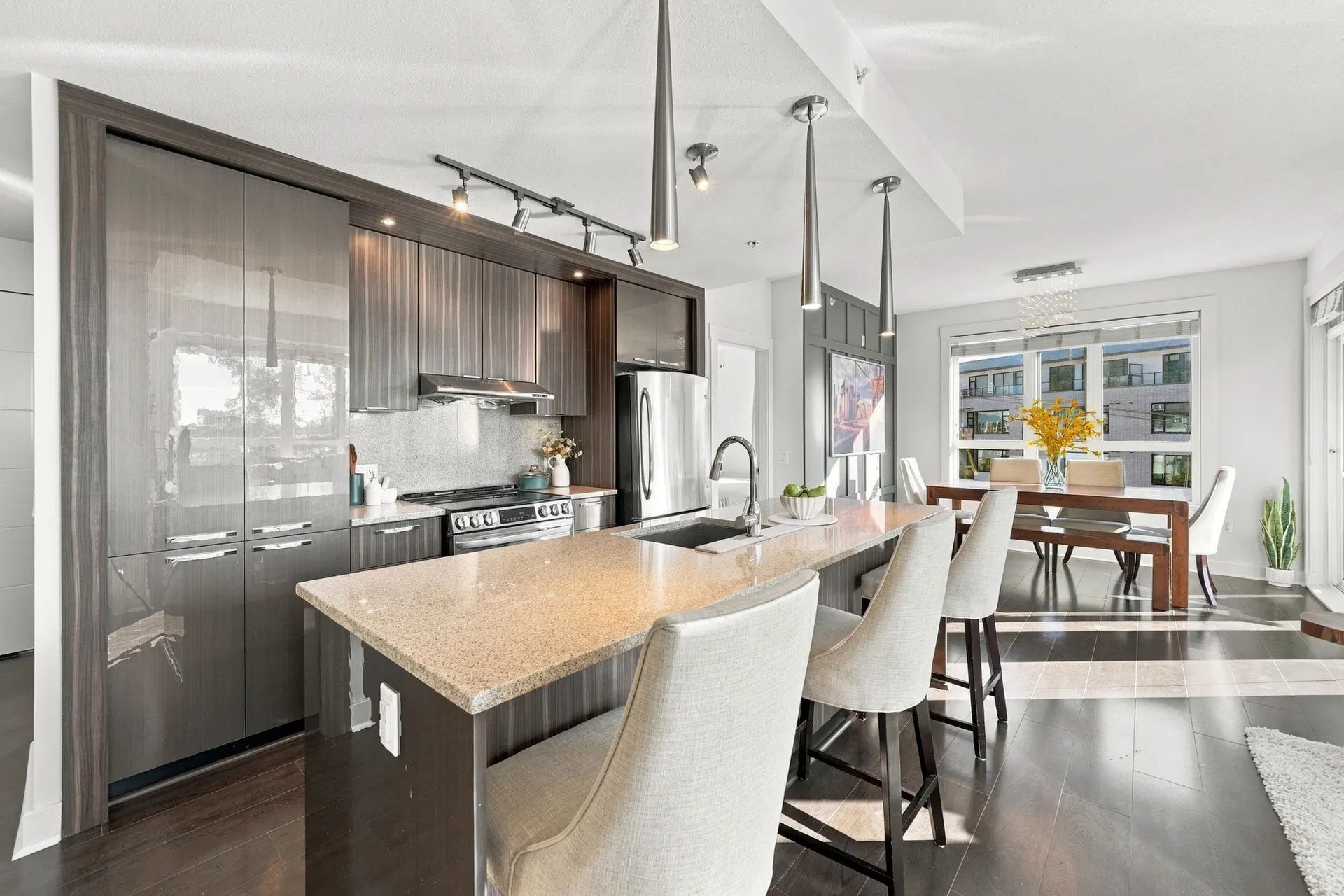 Photo 4 of 40 at #409 – 733 W 14th Street