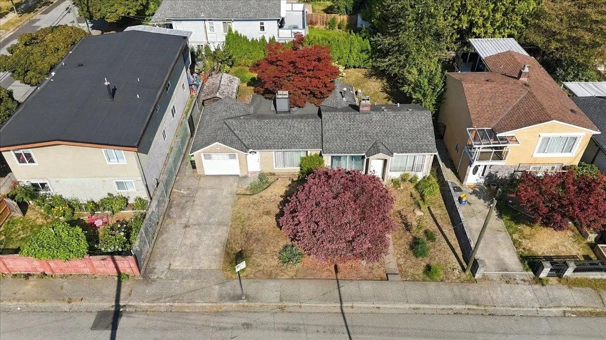 Photo 2 of 38 at 2219 E 25th Avenue