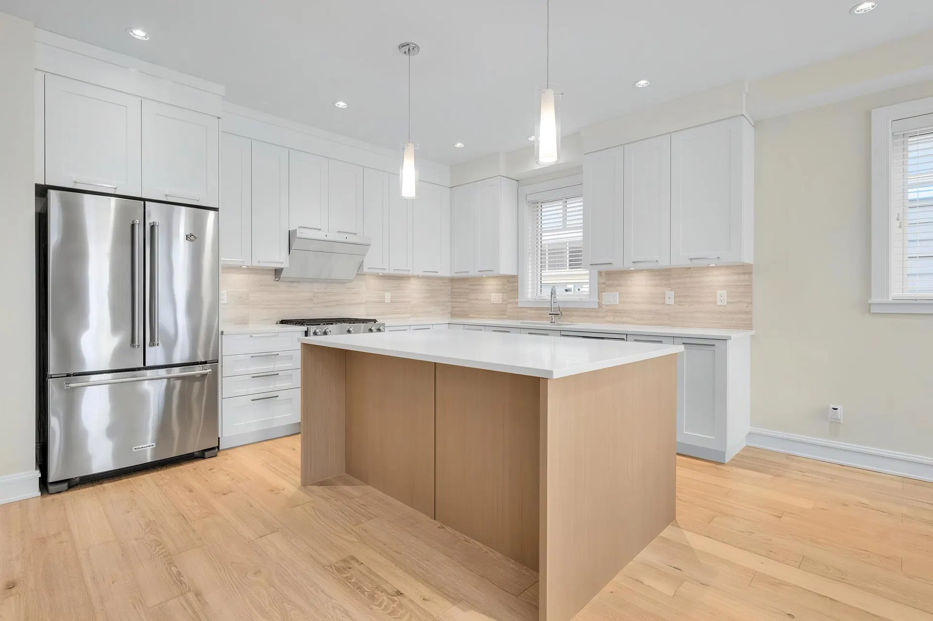 Photo 4 of 27 at 12955 15a Avenue