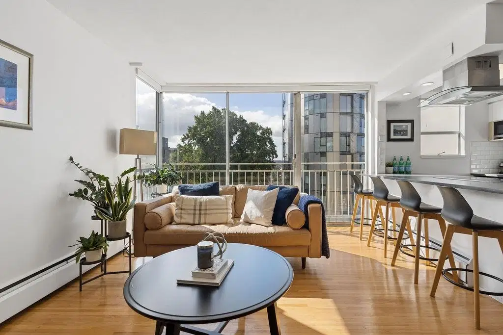 #607 – 1250 Burnaby Street