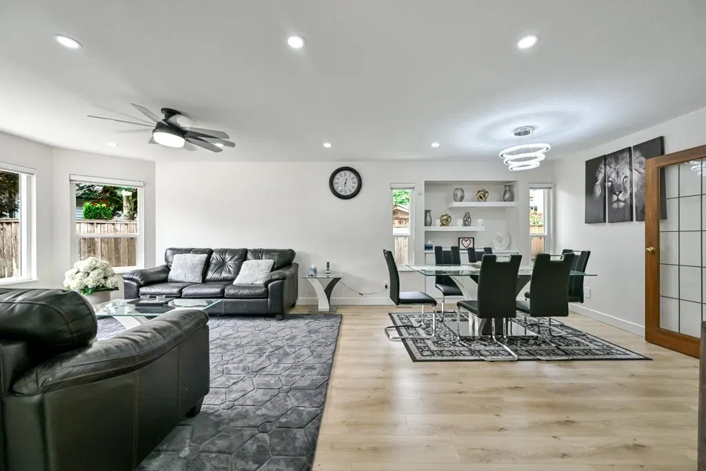 Photo 5 of 40 at 12925 65 Avenue