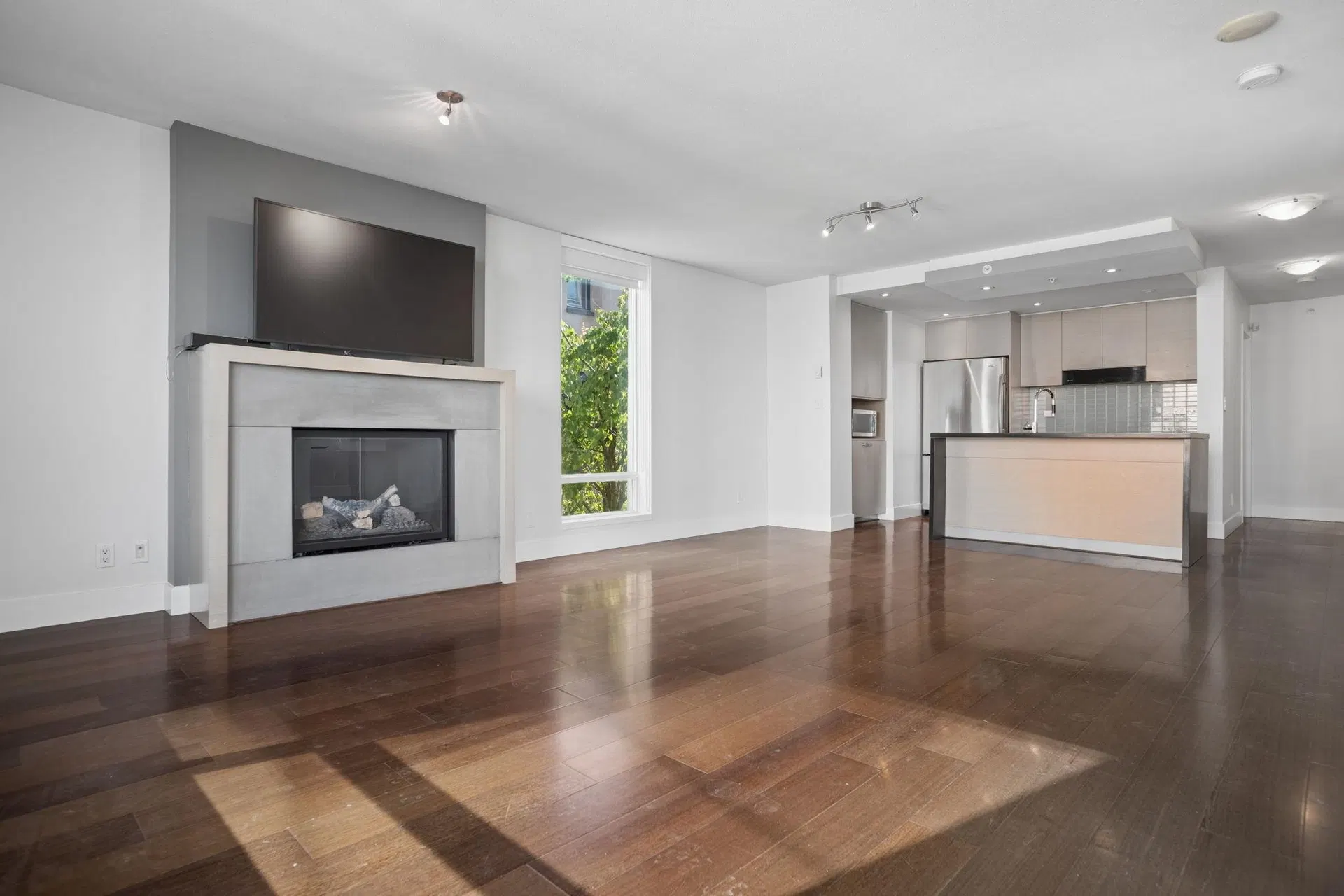 Photo 1 of 23 at #403 – 1530 W 8th Avenue