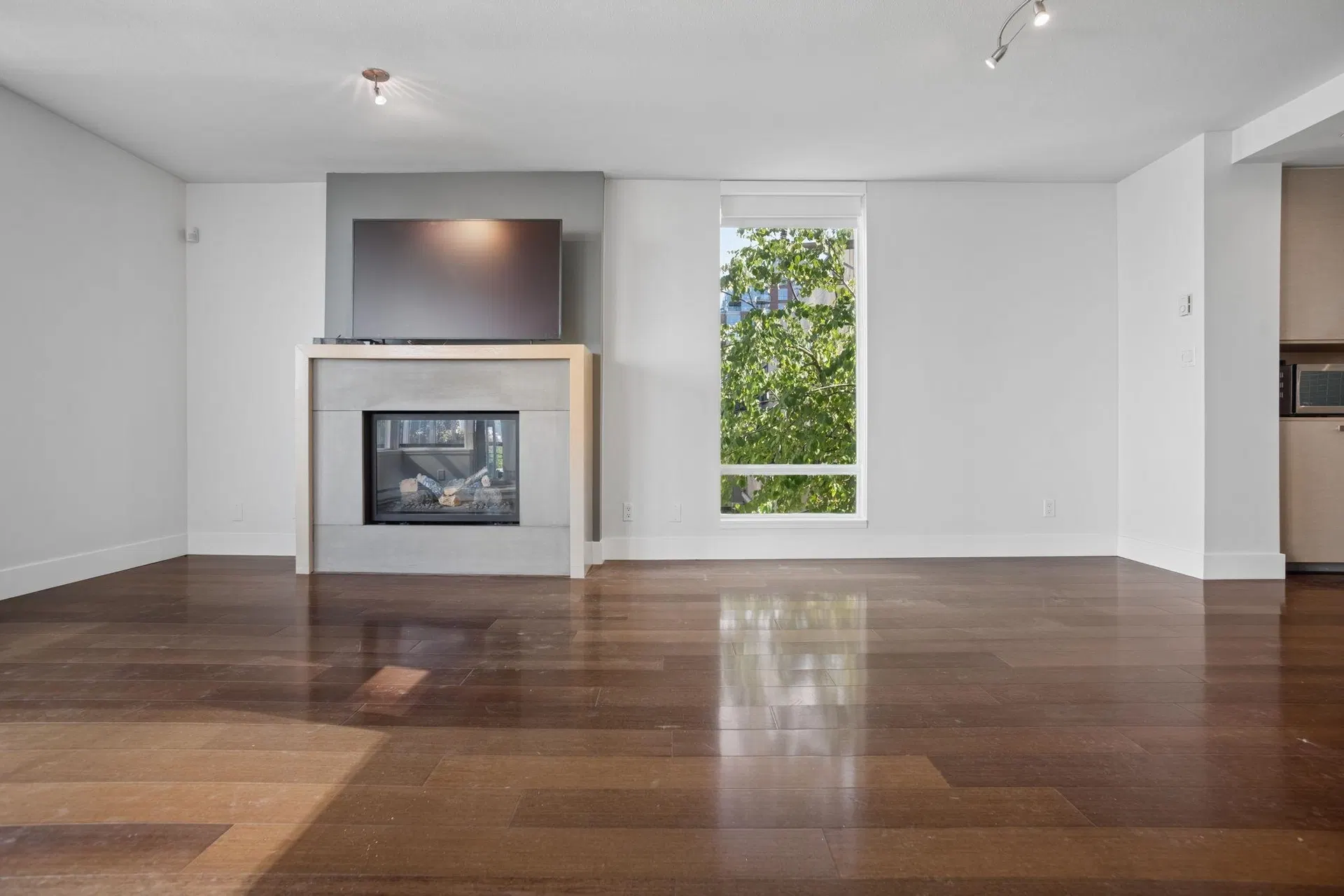 Photo 2 of 23 at #403 – 1530 W 8th Avenue